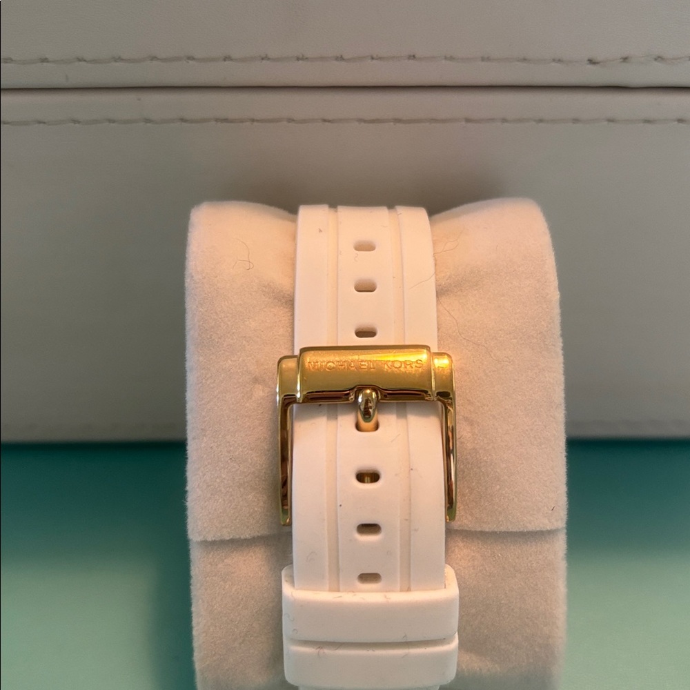 Michael Kors Gold and White Timepiece - Picture 4 of 4